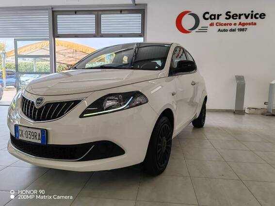 Lancia Ypsilon 1.0 firefly hybrid Silver s&s 70cv