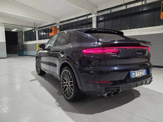 Porsche Porche Cayenne coupe 2020 3.0 benz Porche Cayenne coupe 2020 3.0 benz