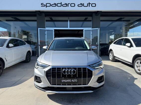 Audi Q3 35 2.0 tdi Identity Black s-tronic