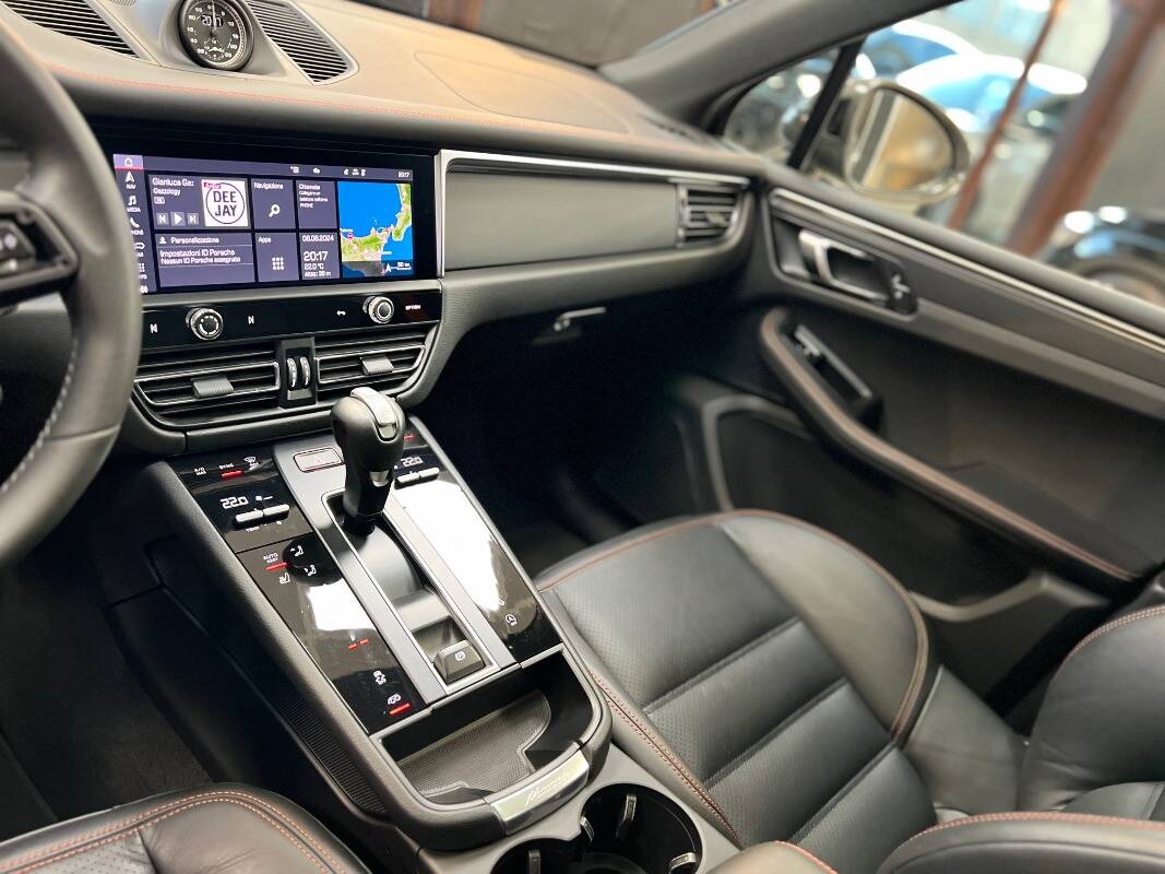 Porsche Macan I 2022
