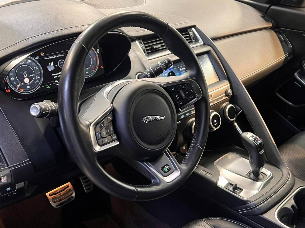 Jaguar E-Pace 2017