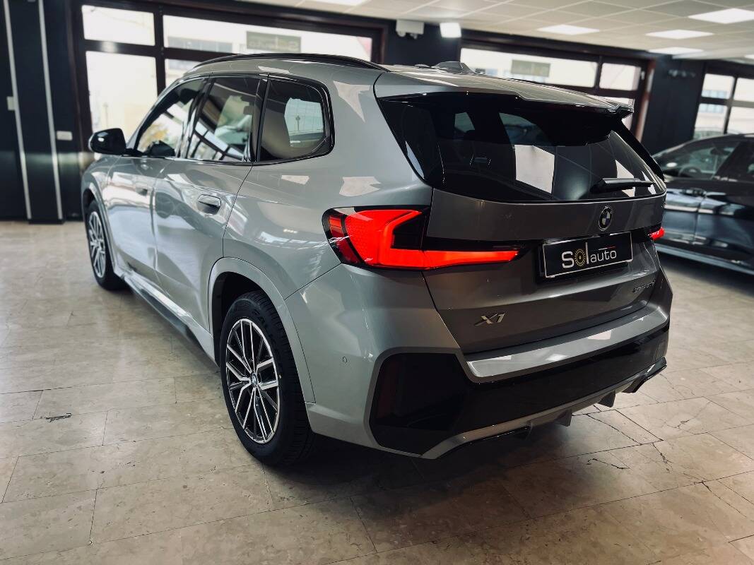 BMW X1 U11