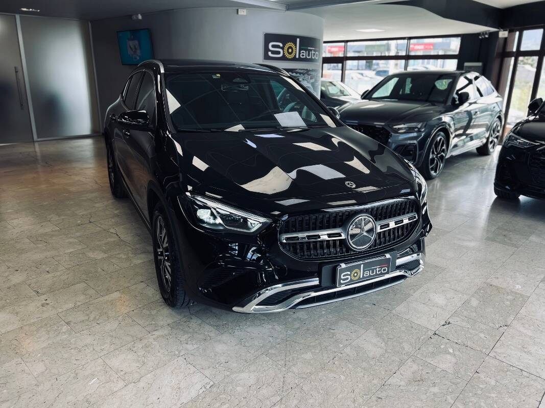 Mercedes GLA-H247 2023