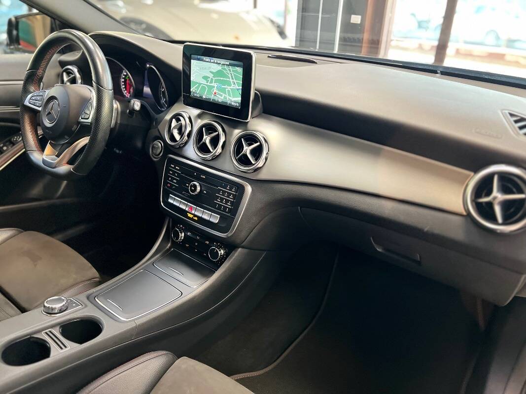 Mercedes GLA-X156 2017