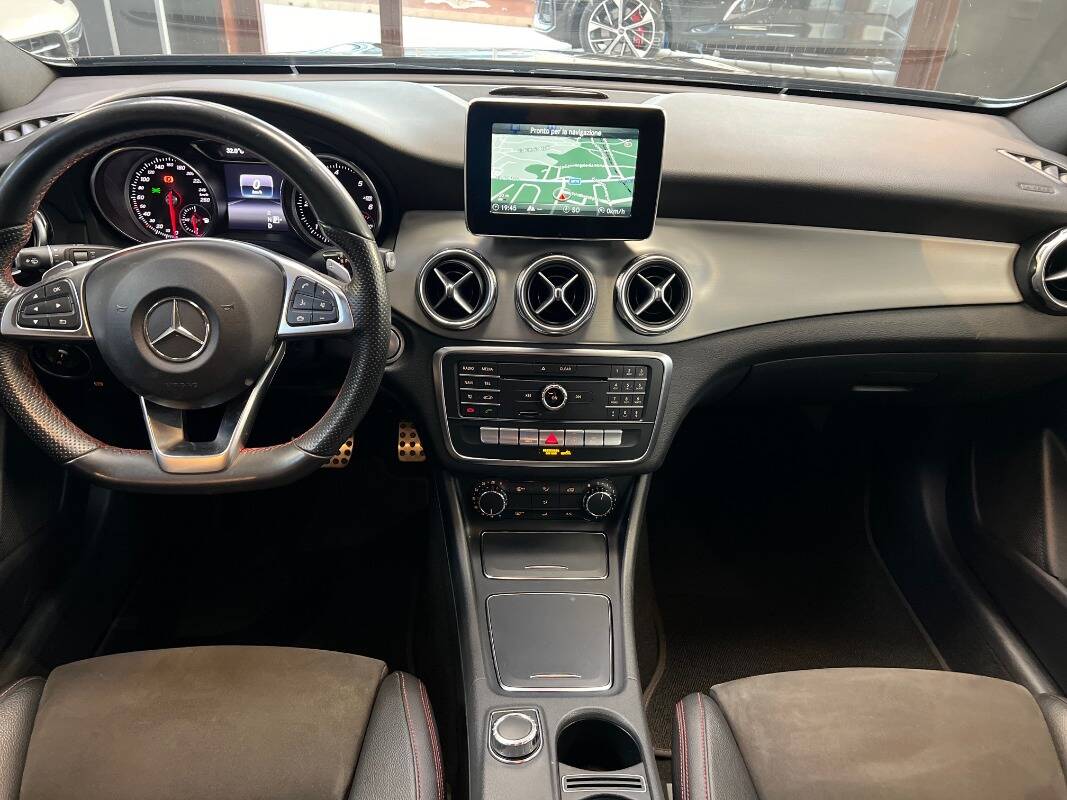 Mercedes GLA-X156 2017