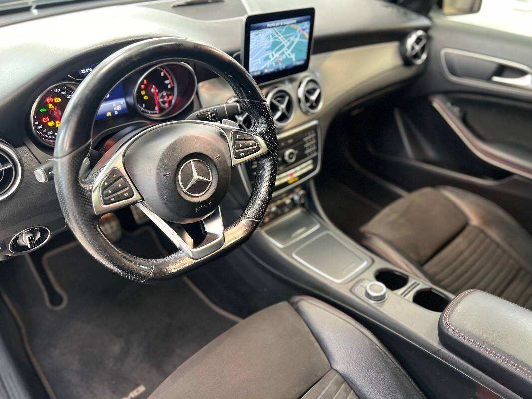 Mercedes GLA-X156 2017