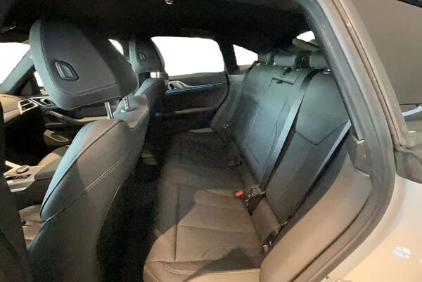 3946_012.jpeg